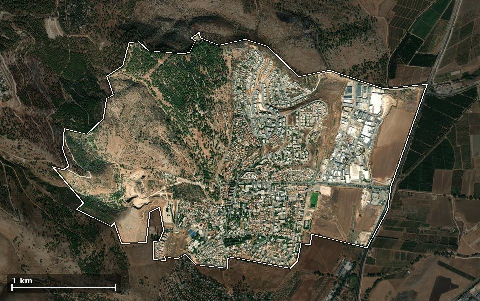 תצלום אוויר של חצור הגלילית, ותחום השיפוט המוניציפלי מסומן עליו
