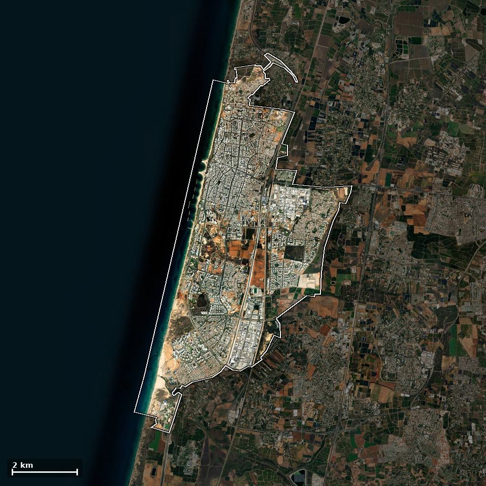 תצלום אוויר של נתניה, ותחום השיפוט המוניציפלי מסומן עליו