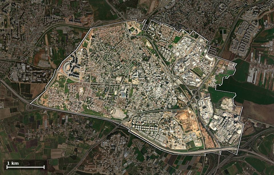 תצלום אוויר של רמלה, ותחום השיפוט המוניציפלי מסומן עליו